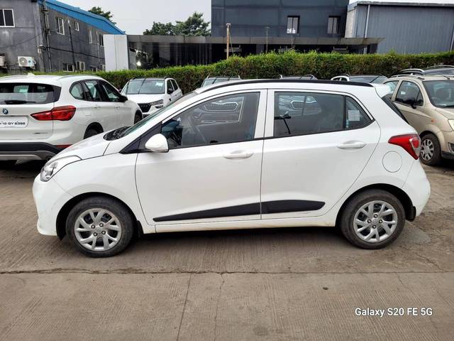 https://images10.gaadi.com/usedcar_image/4245975/original/processed_6c541ae588b9a5a4ef978591d7dd1afc.jpg?imwidth=6402