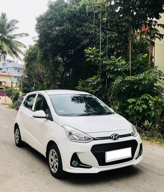 https://images10.gaadi.com/usedcar_image/4246110/original/processed_8308aa98b9d81c22b71994076398e8f9.jpeg?imwidth=6400