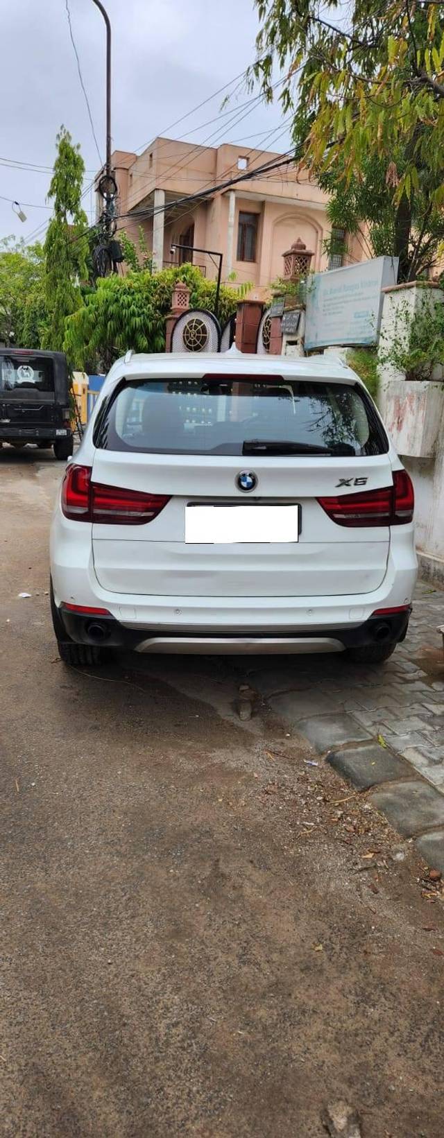 https://images10.gaadi.com/usedcar_image/4246115/original/processed_187e968b01d7a42f11ff52fb325c4464.jpg?imwidth=6401