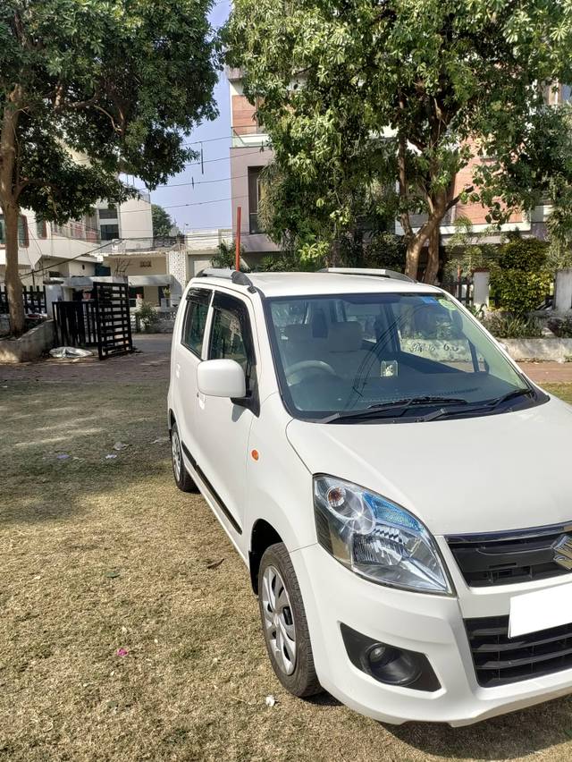 https://images10.gaadi.com/usedcar_image/4246127/original/processed_12db7a03e331670d595d053c60e483b7.jpg?imwidth=6400