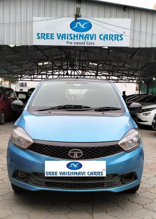 https://images10.gaadi.com/usedcar_image/4246128/original/processed_eaab19f960fad3ab7b7b406459c88540.jpg?imwidth=6402