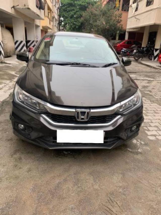 https://images10.gaadi.com/usedcar_image/4246313/original/processed_e440c8eb-80d7-4831-969c-4bbd40363787.jpg?imwidth=6402