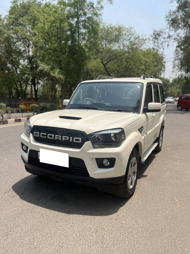 https://images10.gaadi.com/usedcar_image/4246351/original/processed_9783ad3d8ee3d61bcd78fa0003cdf4fe.jpg?imwidth=6402