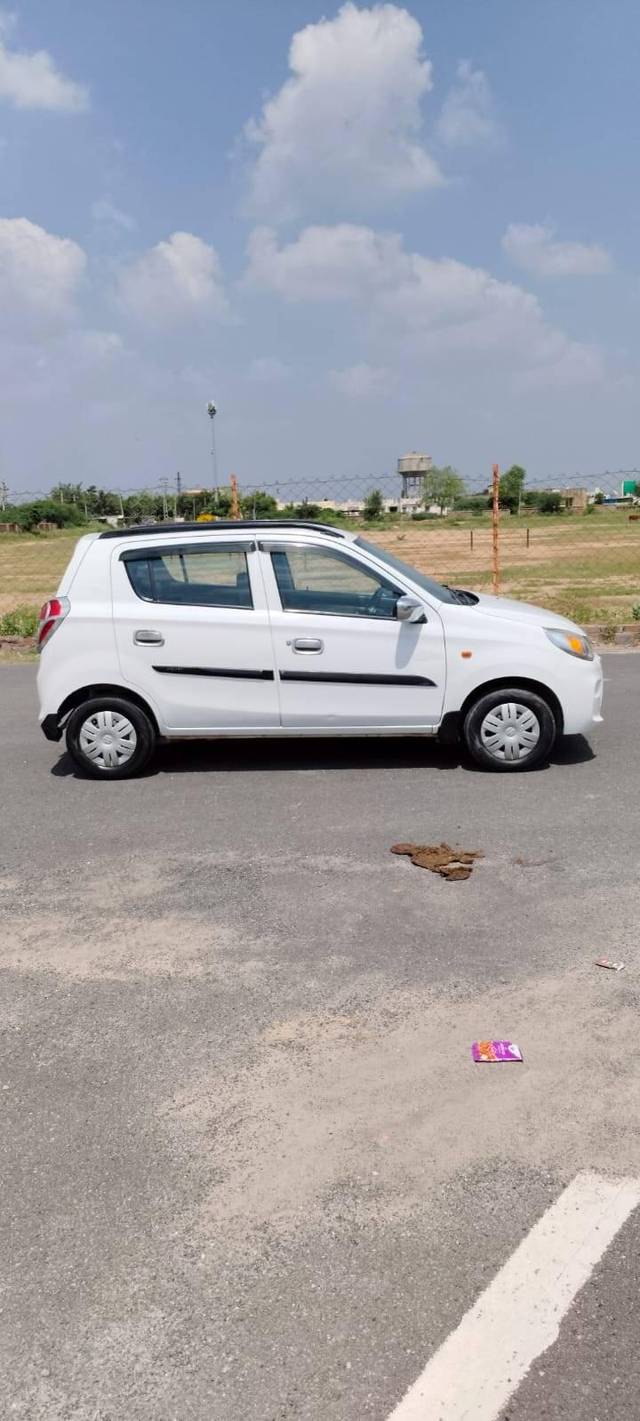 https://images10.gaadi.com/usedcar_image/4246355/original/processed_2639dc2ff489cb55cab78d3d542ad162.jpg?imwidth=6401