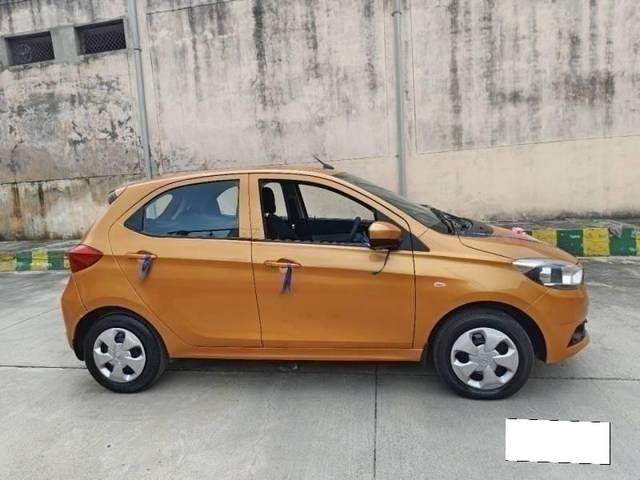 https://images10.gaadi.com/usedcar_image/4246424/original/processed_86f1555b61cd30bae2b7f9a324bb85e5.jpg?imwidth=6401