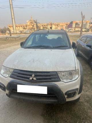 Mitsubishi Pajero Mitsubishi Pajero Select Plus 4X2 AT