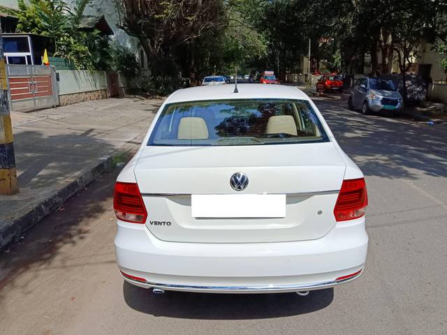 https://images10.gaadi.com/usedcar_image/4246501/original/processed_3586c839a5b9978380b1f53d64b7ff43.jpg?imwidth=6401