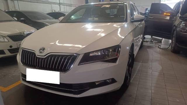 https://images10.gaadi.com/usedcar_image/4246524/original/processed_a9ac9abe-81f3-413a-9f89-9de1fbe211ce.jpeg?imwidth=6402