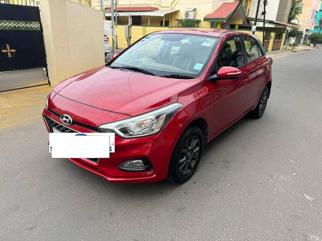 https://images10.gaadi.com/usedcar_image/4246642/original/processed_1b2d1fd7e8a237df5e74bcd585d7abb6.jpeg?imwidth=6400