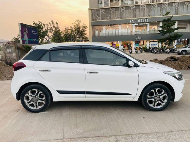 https://images10.gaadi.com/usedcar_image/4246676/original/processed_03e986414b899e50027279eb99d81194.jpg?imwidth=6401