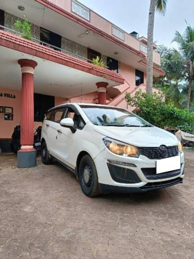 https://images10.gaadi.com/usedcar_image/4246695/original/processed_a8735a43-7f98-40ab-b17e-5437f9bcbf86.jpg?imwidth=6400