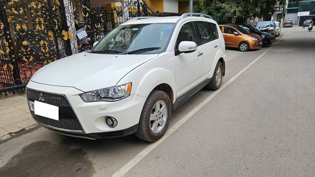 https://images10.gaadi.com/usedcar_image/4246737/original/processed_5296b5957a548279a323b3232a259690.jpg?imwidth=6402