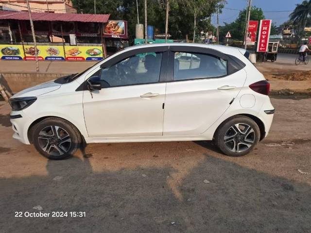 https://images10.gaadi.com/usedcar_image/4246919/original/processed_97be8a18-c463-4ea7-93aa-c80a59f33754.jpg?imwidth=6401