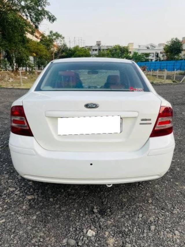 https://images10.gaadi.com/usedcar_image/4247041/original/processed_354a84ab-d3fc-4203-bf1f-b08e25a6dcec.jpg?imwidth=6402