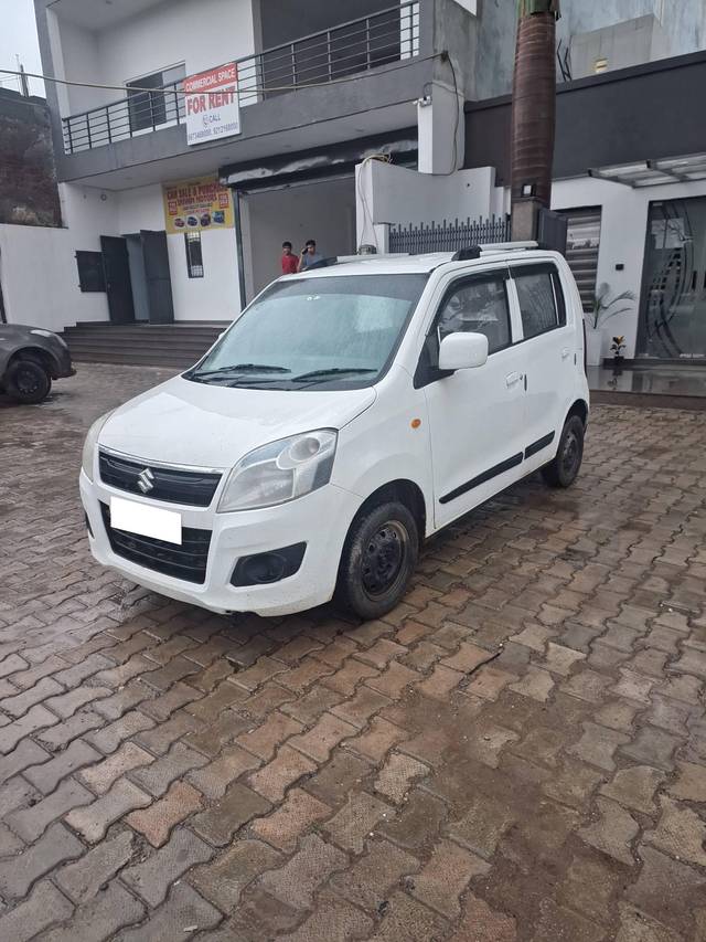 https://images10.gaadi.com/usedcar_image/4247205/original/processed_4b098f7d11b938f9e03d1178ea21530f.jpg?imwidth=6402