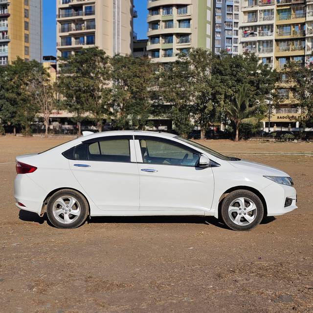 https://images10.gaadi.com/usedcar_image/4247259/original/processed_40dbfcfa1f96569ab35361895abf3400.jpg?imwidth=6401