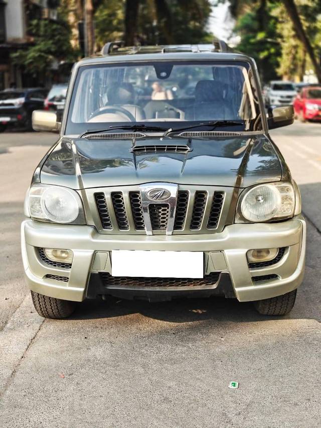 https://images10.gaadi.com/usedcar_image/4247345/original/processed_7ceae4b82d90a0481d42f95123815659.jpg?imwidth=6402