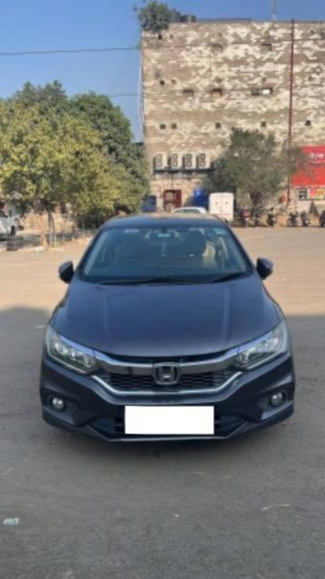 https://images10.gaadi.com/usedcar_image/4247368/original/processed_85608e0b-43fd-4720-8eed-bd43b76617a6.jpg?imwidth=6400