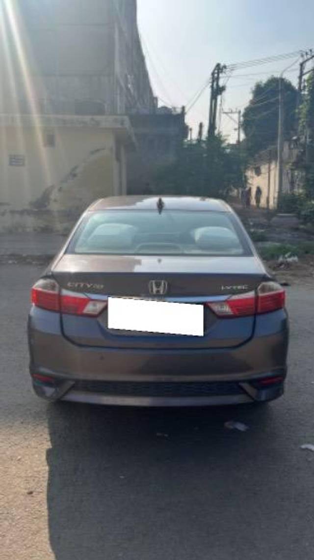 https://images10.gaadi.com/usedcar_image/4247368/original/processed_869169d2-09df-4889-ade9-98916f135fc4.jpg?imwidth=6402