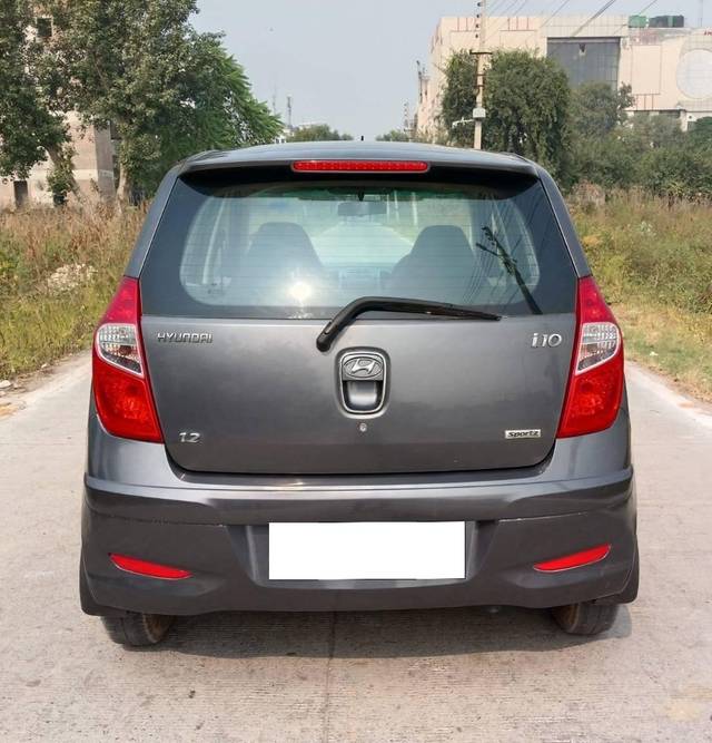 https://images10.gaadi.com/usedcar_image/4247414/original/processed_669f757140a6518a9ed4d9916fc6ce1a.jpg?imwidth=6401