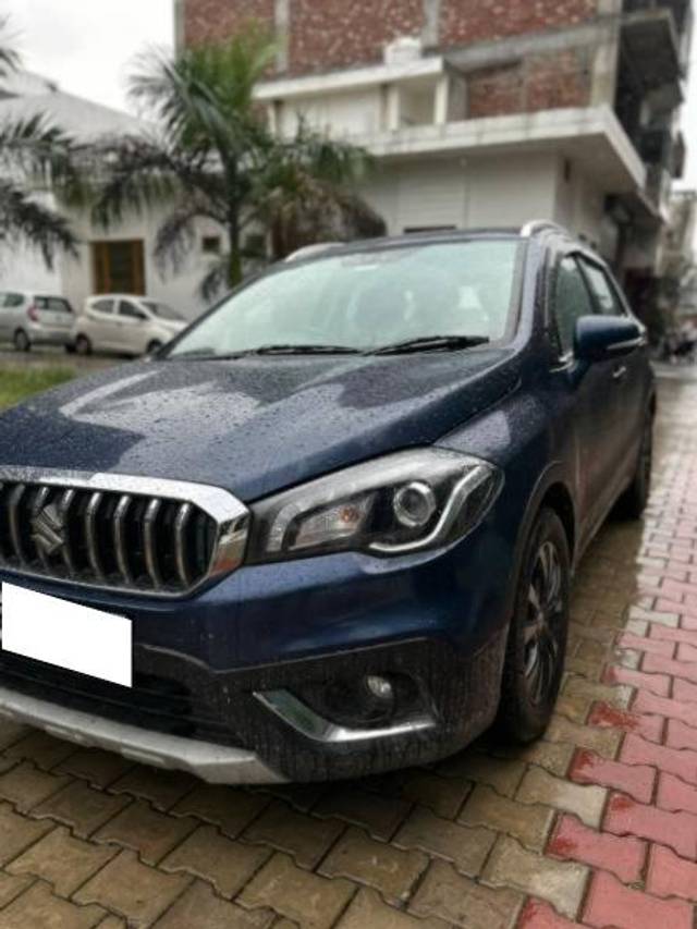 https://images10.gaadi.com/usedcar_image/4247546/original/processed_c766e229-36e4-460e-b610-67de13b56d1e.jpg?imwidth=6400