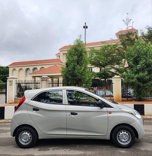 https://images10.gaadi.com/usedcar_image/4247564/original/processed_97bc63410c854b0637cd7b722a6edfe6.jpg?imwidth=6401