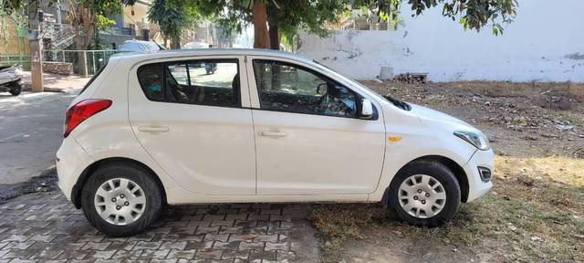 https://images10.gaadi.com/usedcar_image/4247599/original/processed_ebb9329e-5a3d-4146-89b9-7eaeb21172d1.jpg?imwidth=6401