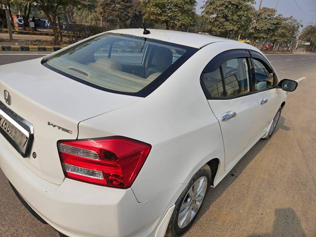 https://images10.gaadi.com/usedcar_image/4247632/original/processed_47ccb50b9293b552dd666f03a155e4d0.jpg?imwidth=6402