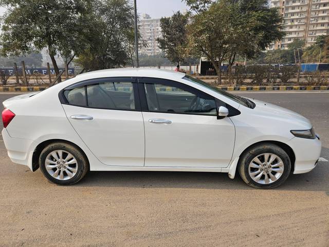 https://images10.gaadi.com/usedcar_image/4247632/original/processed_92829940e92696b0c3d6d0d2d2cbd0d1.jpg?imwidth=6401