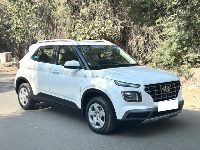 https://images10.gaadi.com/usedcar_image/4247649/original/processed_8f81ec298ffc5565f2aa75f46f52a265.jpeg?imwidth=6400