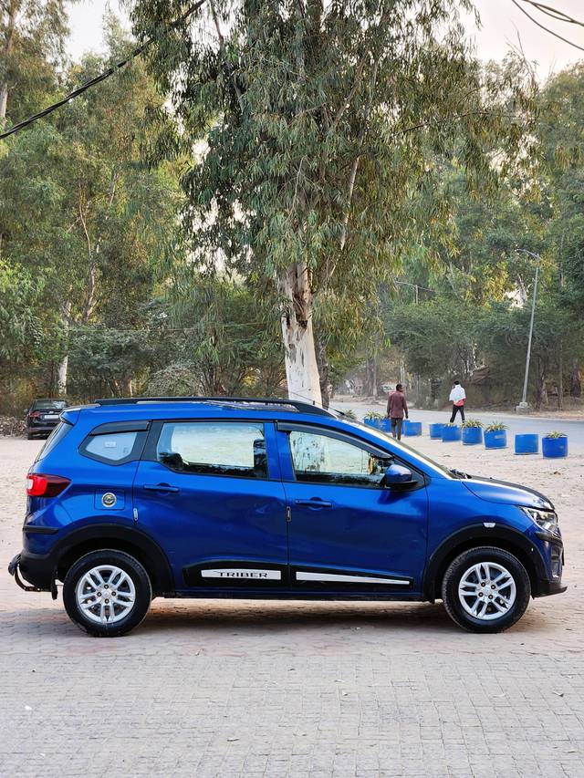 https://images10.gaadi.com/usedcar_image/4247661/original/processed_fb8f031a2e8d619f859f69a66045b98d.jpg?imwidth=6401