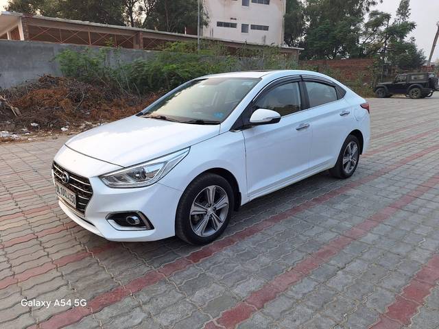 https://images10.gaadi.com/usedcar_image/4247668/original/processed_215448dfdfabcd907284f55d51c93cee.jpg?imwidth=6402