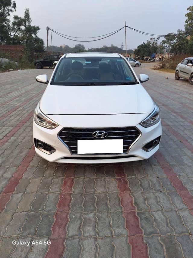 https://images10.gaadi.com/usedcar_image/4247668/original/processed_5631c58220a4d42f838166c684cf0256.jpg?imwidth=6400