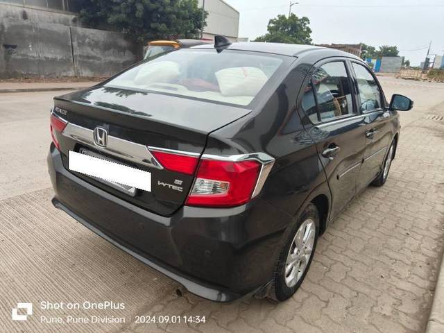 https://images10.gaadi.com/usedcar_image/4247676/original/3534560e97975dd088cb7f26c03a4550.jpg?imwidth=6401