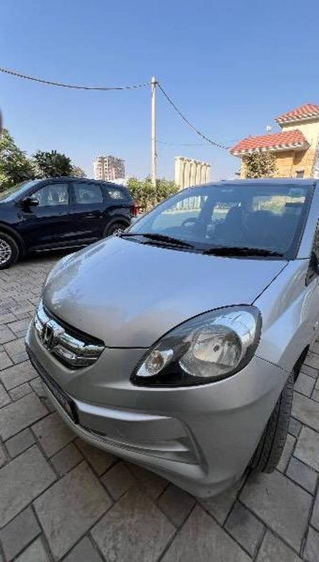 https://images10.gaadi.com/usedcar_image/4247687/original/processed_3795bdc5-45a5-4b07-ac34-936f5ec5211c.jpeg?imwidth=6401