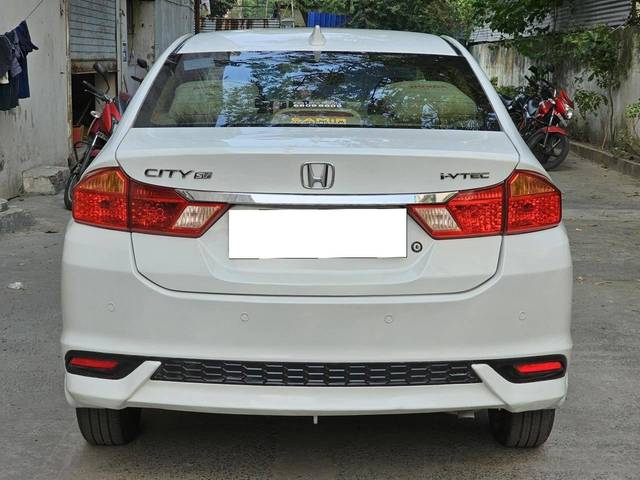 https://images10.gaadi.com/usedcar_image/4247733/original/processed_8e0dca29a4e10591d0e831b50d787e9f.jpg?imwidth=6402