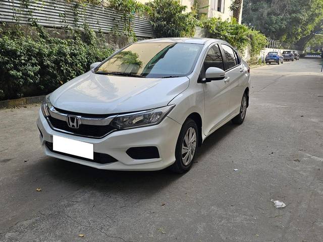 https://images10.gaadi.com/usedcar_image/4247733/original/processed_a0737f82927ec6fd32710ba6199224a0.jpg?imwidth=6400