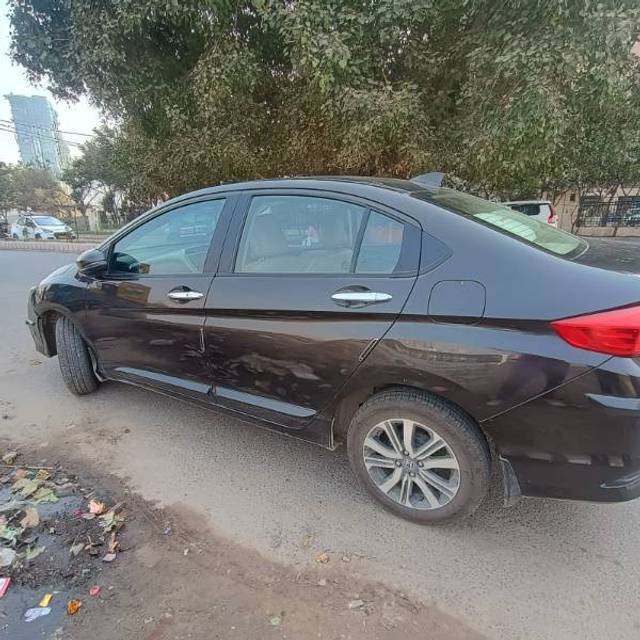 https://images10.gaadi.com/usedcar_image/4247757/original/b71dbeeb0c4c8b1eba4b1bf357eb19b6.jpeg?imwidth=6402