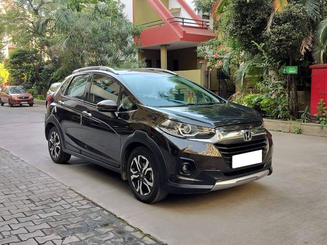 https://images10.gaadi.com/usedcar_image/4247830/original/processed_080d12f422fb0a41b35df7557b1422ba.jpg?imwidth=6400