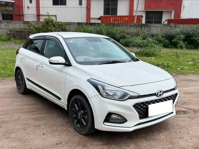 https://images10.gaadi.com/usedcar_image/4247903/original/processed_944065a8905f25efe77664b17738f2e6.jpeg?imwidth=6400