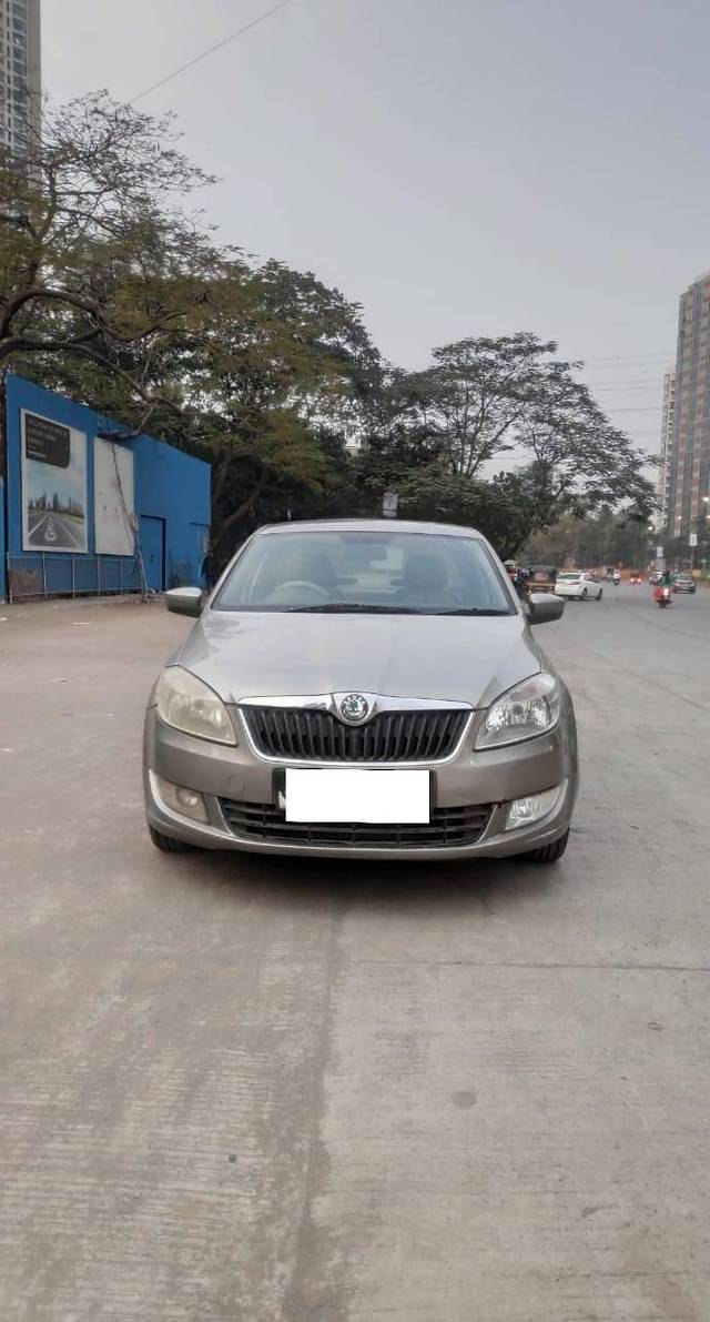 https://images10.gaadi.com/usedcar_image/4247997/original/processed_0e5afd3ce3b3f8379e5a58cf071e5988.jpg?imwidth=6400