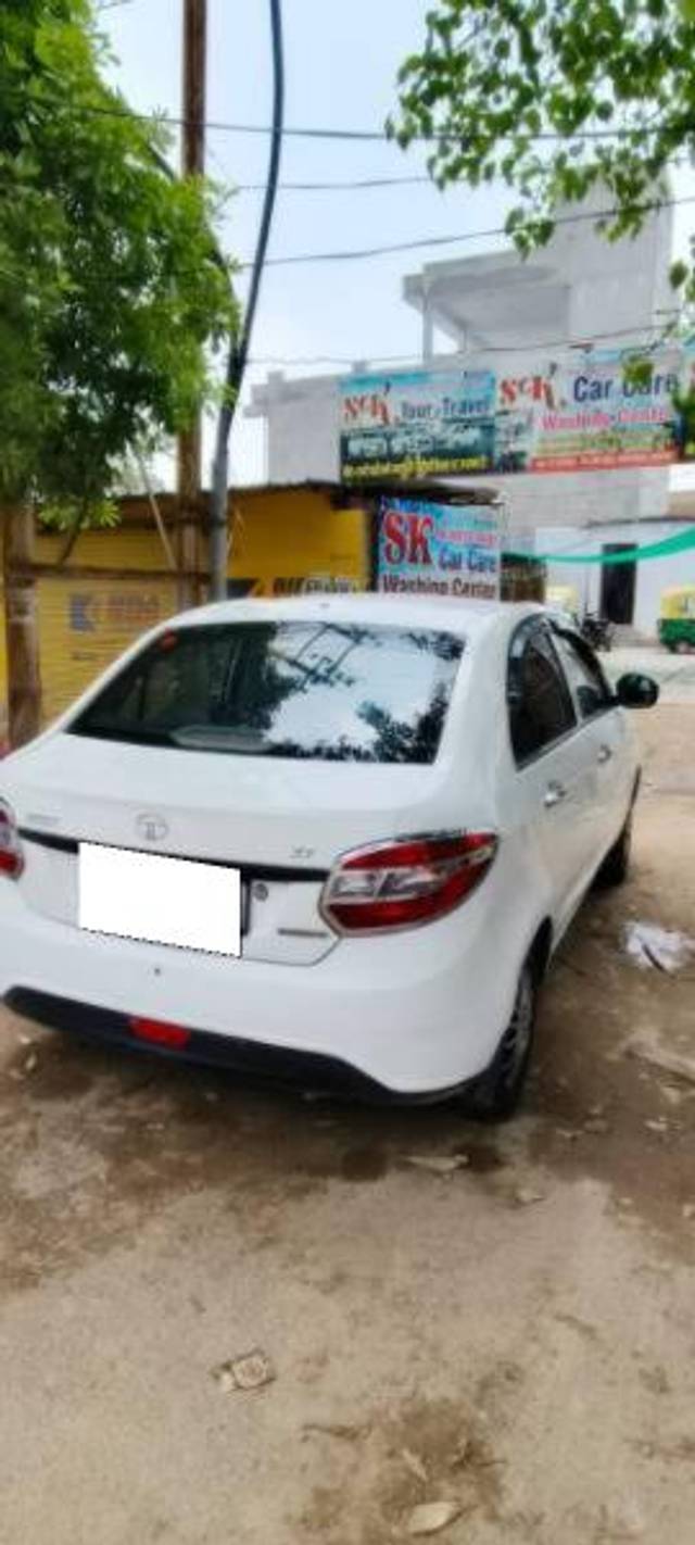 https://images10.gaadi.com/usedcar_image/4248077/original/processed_9a16b926-1ed6-4648-9f88-f33f755054eb.jpg?imwidth=6402