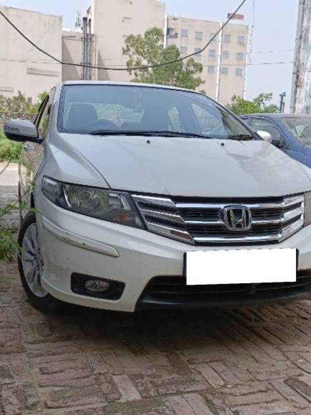 https://images10.gaadi.com/usedcar_image/4248136/original/processed_3e0e520f-de50-493f-b2c0-f3cf50447958.jpg?imwidth=6400