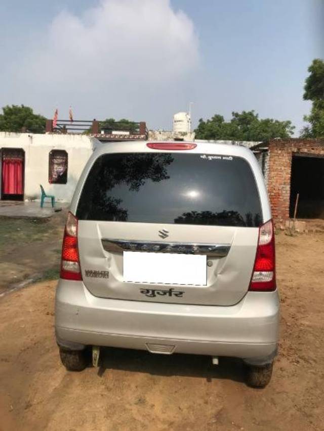 https://images10.gaadi.com/usedcar_image/4248147/original/processed_a02253f4-acfc-4fab-bf63-ede06663fbc8.jpg?imwidth=6401