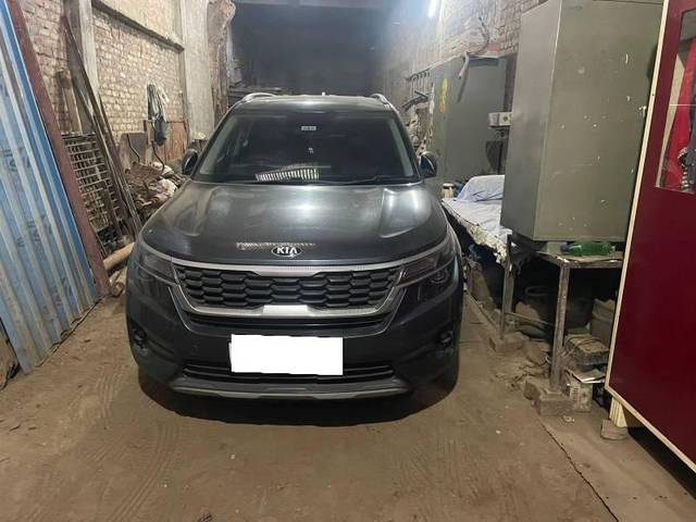 https://images10.gaadi.com/usedcar_image/4248268/original/processed_a3a9b663-8090-4809-9880-5cc4ea651918.jpg?imwidth=6400