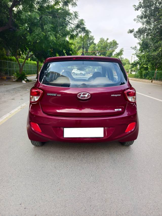 https://images10.gaadi.com/usedcar_image/4248395/original/processed_7ea152f04a7095a278e5e5d42a87c7d3.jpg?imwidth=6402