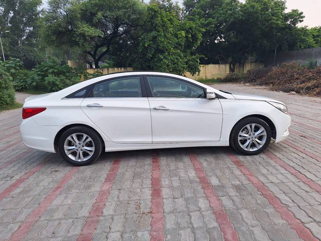 https://images10.gaadi.com/usedcar_image/4248518/original/1ef38d2ad732329faa9bf9af899d34a5.jpg?imwidth=6401