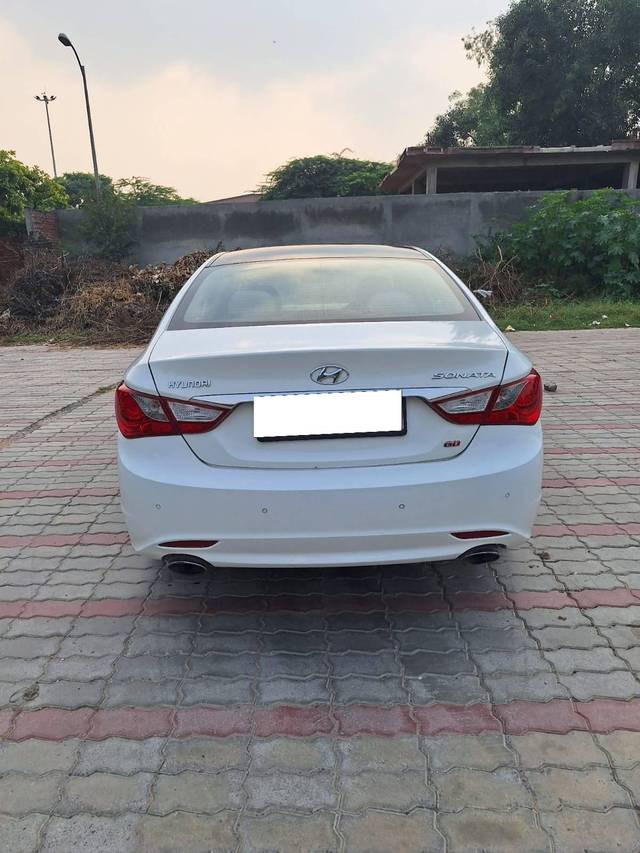 https://images10.gaadi.com/usedcar_image/4248518/original/processed_a4acc054ce92c98d4dfb87d31bc37945.jpg?imwidth=6402