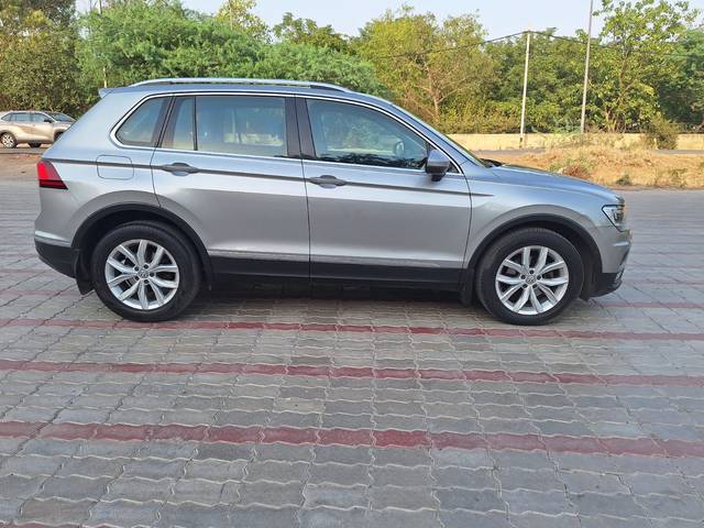 https://images10.gaadi.com/usedcar_image/4248544/original/2346c25f7850877d63de957d8321e0aa.jpg?imwidth=6401