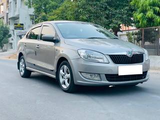 Skoda Rapid 2011-2014 Skoda Rapid 1.6 TDI Elegance